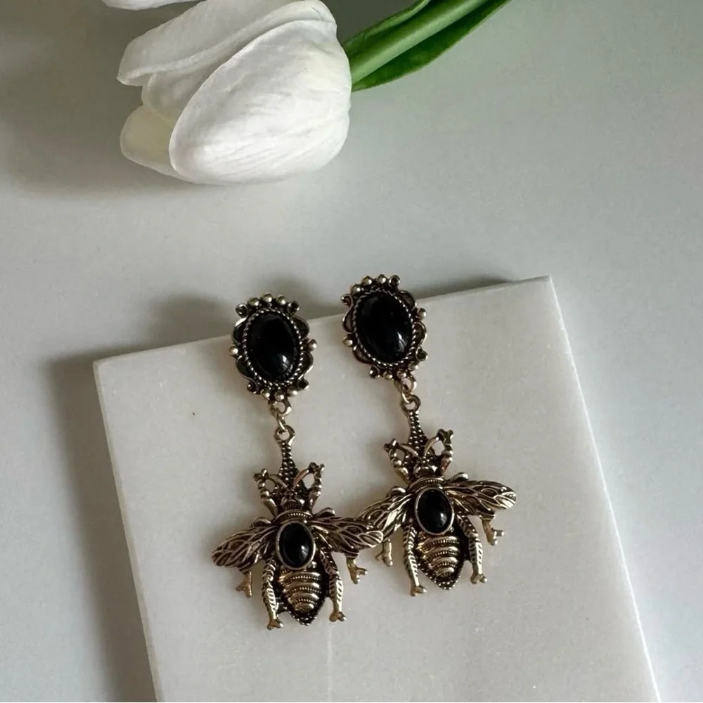 Victorian Bee Gold Tone Earrings Bumblebee Baroque Black Stone Vintage Style NEW